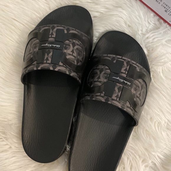 Salvadore Ferragamo Slides - Picture 1 of 5